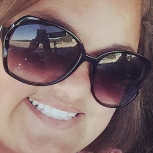 Meet your Posher, Roxanne